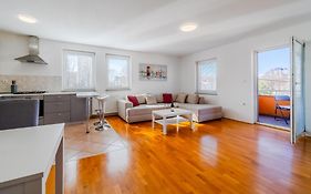 Cherry City Stay Apartment With Parking - Happy Rentals